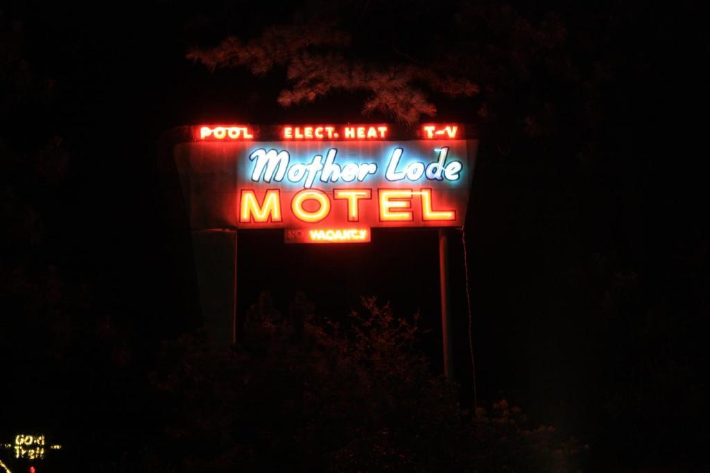 Mother Lode Motel Плейсървил Екстериор снимка