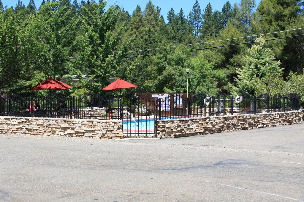 Mother Lode Motel Плейсървил Екстериор снимка